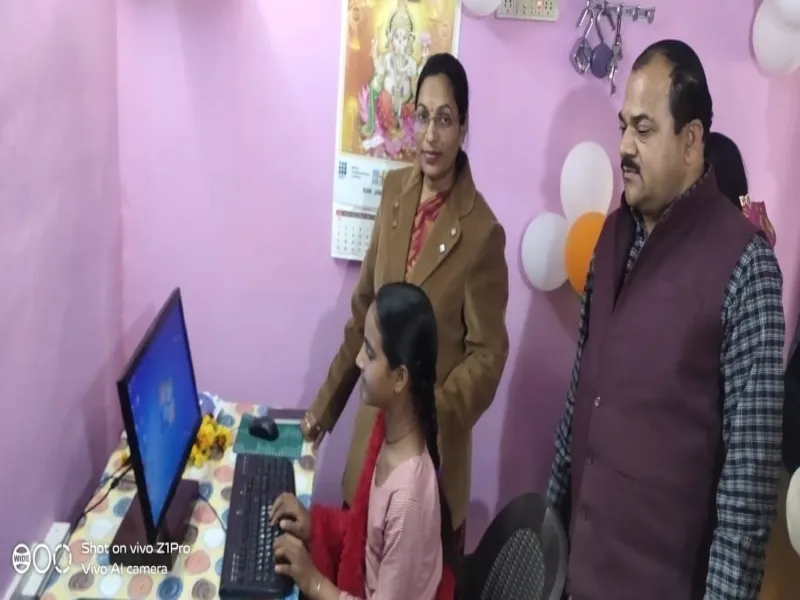 हरदोई: परिषदीय विद्यालय में कंप्यूटर लैब का बीएसए ने किया शुभारंभ  