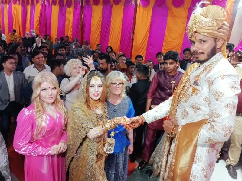 बेल्हा की बहू बनीं Russia की वेरोनिका, बेहद दिलचस्प है इनकी देसी Love Story  