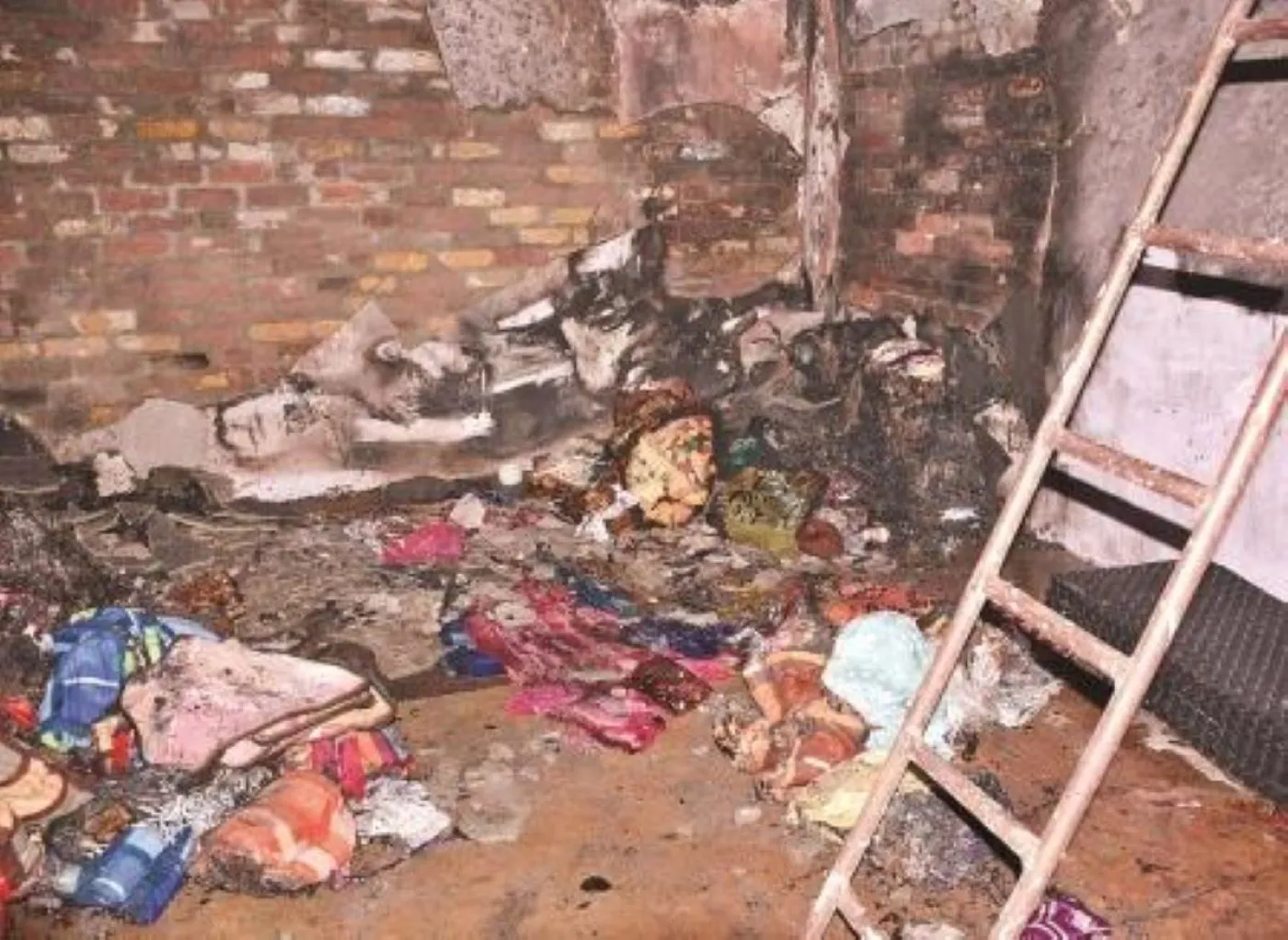 हल्द्वानी: आग से राख हुआ कपड़ों का गोदाम, 10 लाख का नुकसान