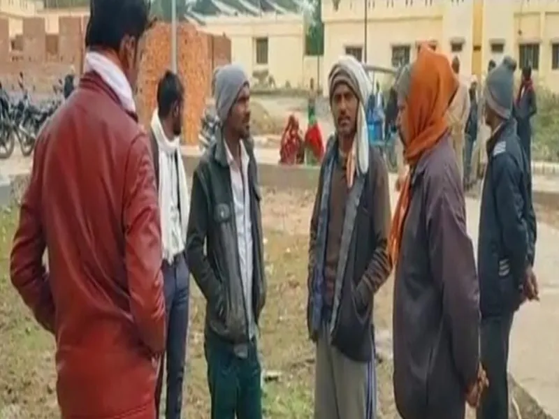 Banda Accident: बाइक सवार चाचा को ट्रक ने रौंदा, भतीजा घायल 