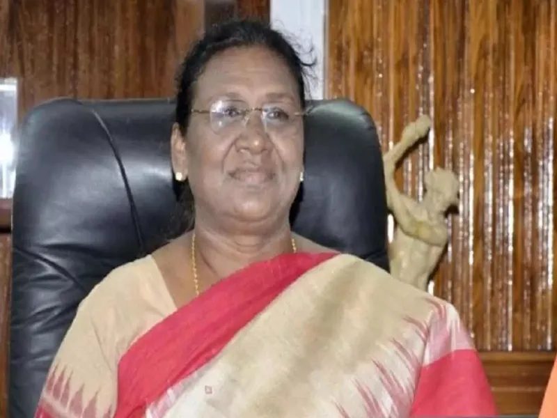 लोकभवन में हुआ राष्ट्रपति का नागरिक अभिनन्दन, CM योगी और राज्यपाल ने दी भेंट 