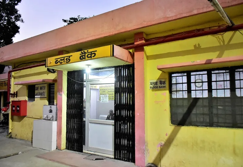 मुरादाबाद : ब्लड बैंक में नहीं है निगेटिव ग्रुप का रक्त, भटक रहे मरीज