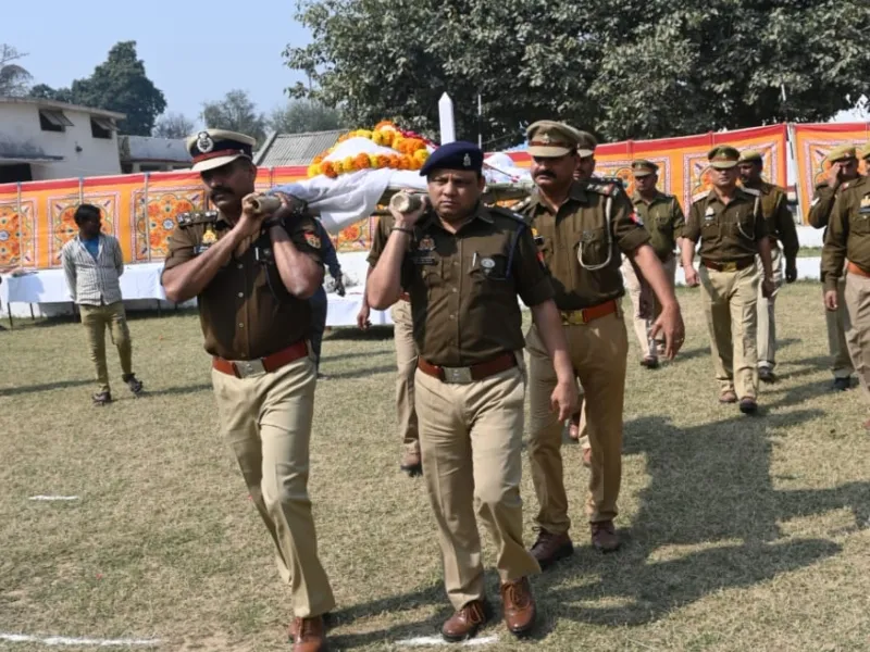 अयोध्या: आवास के बाहर बेसुध पड़ा था मुख्य आरक्षी, डॉक्टर ने किया मृत घोषित