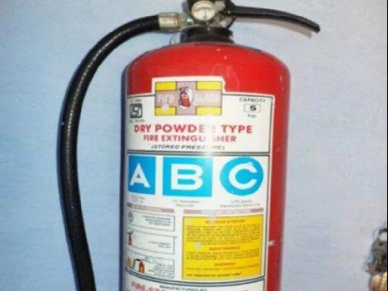 लखनऊ: पारिजात अपार्टमेंट में लगने लगे अग्निशमन यंत्र, आवंटियों को मिली राहत  