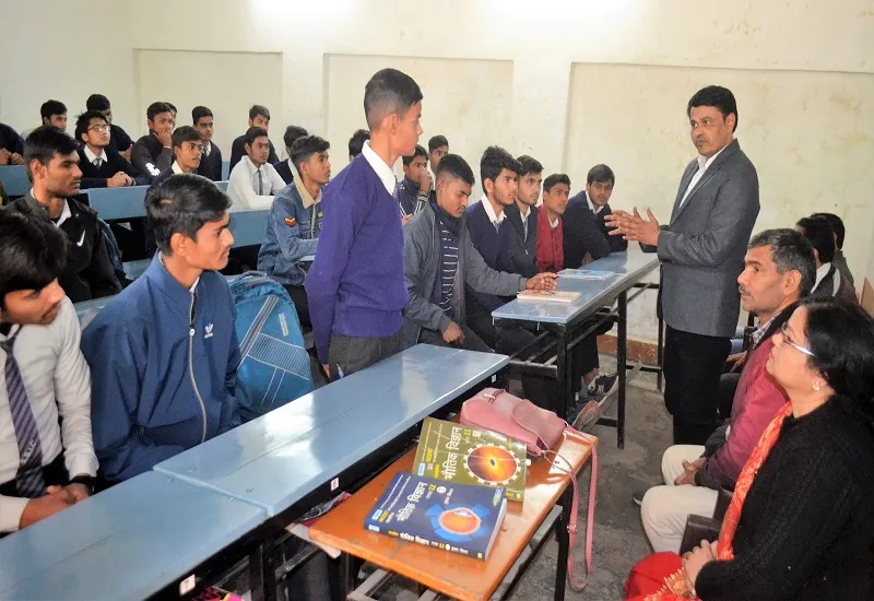 मुरादाबाद : लिखने के अभ्यास से होगा समय और ज्ञान का आंकलन, विषयवार विद्यार्थियों को दिया गुरुमंत्र