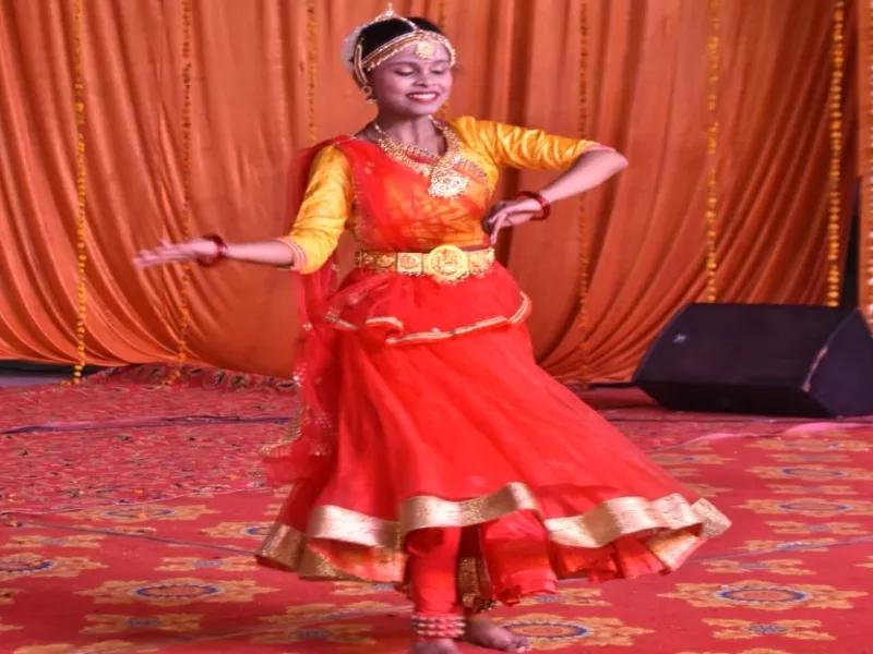 श्री लोधेश्वर महादेवा महोत्सव: पर्णिका के कथक नृत्य पर झूमे दर्शक