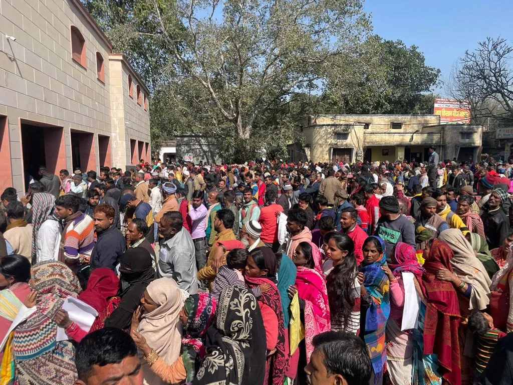 बरेली: अपनी रकम पाने की उम्मीद में जिले से लेकर देहात तक तहसीलों में लगी निवेशकों की लंबी कतार 