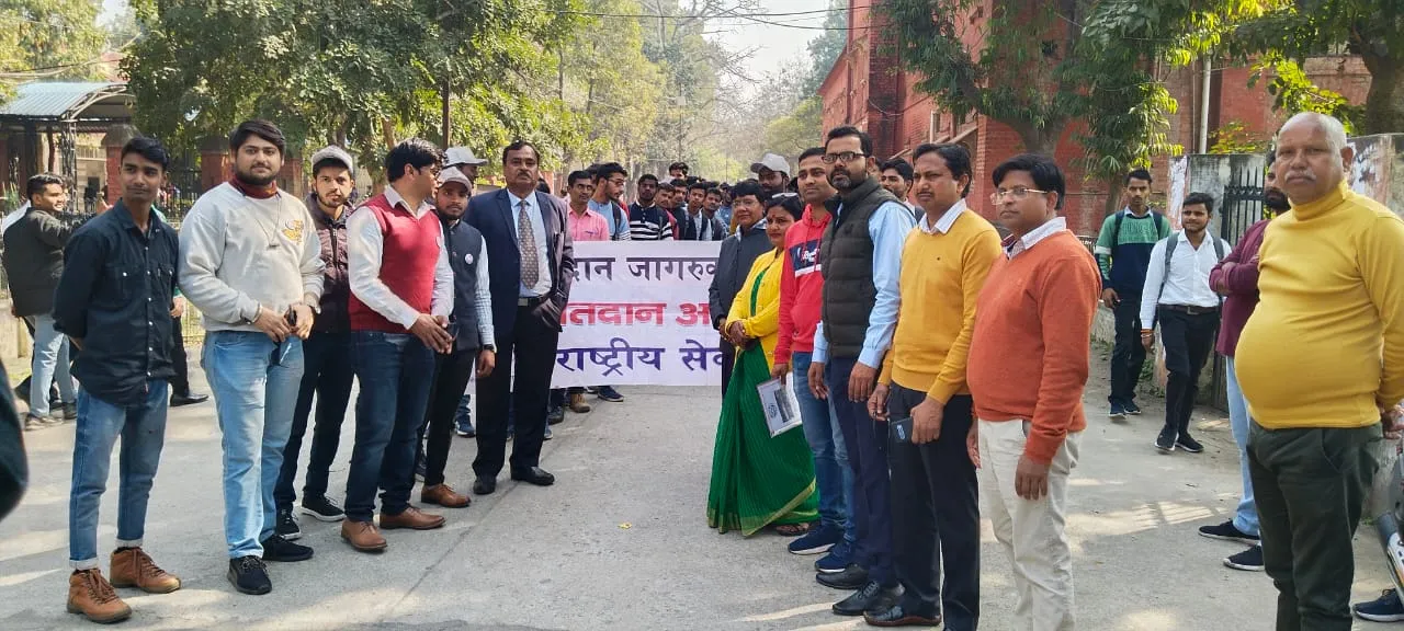 बरेली: मतदान के प्रति छात्रों ने रैली निकाल कर किया लोगों को जागरूक