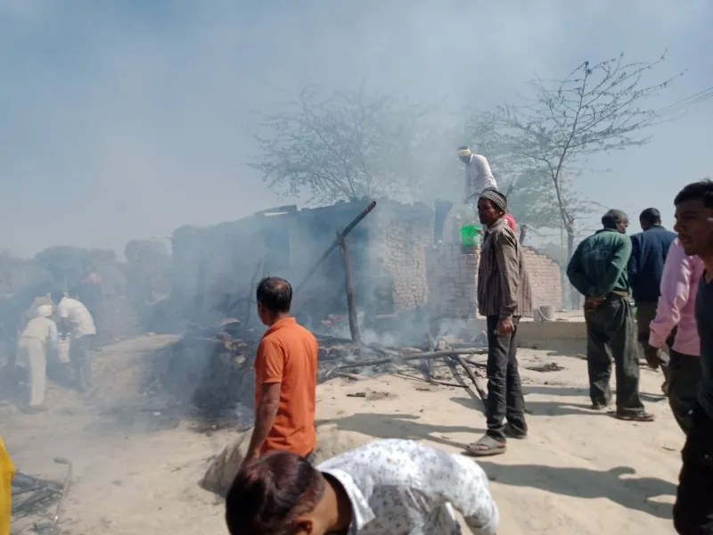 रायबरेली: आग लगने से लाखों की गृहस्थी जलकर खाक, ग्रामीणों ने पाया काबू  