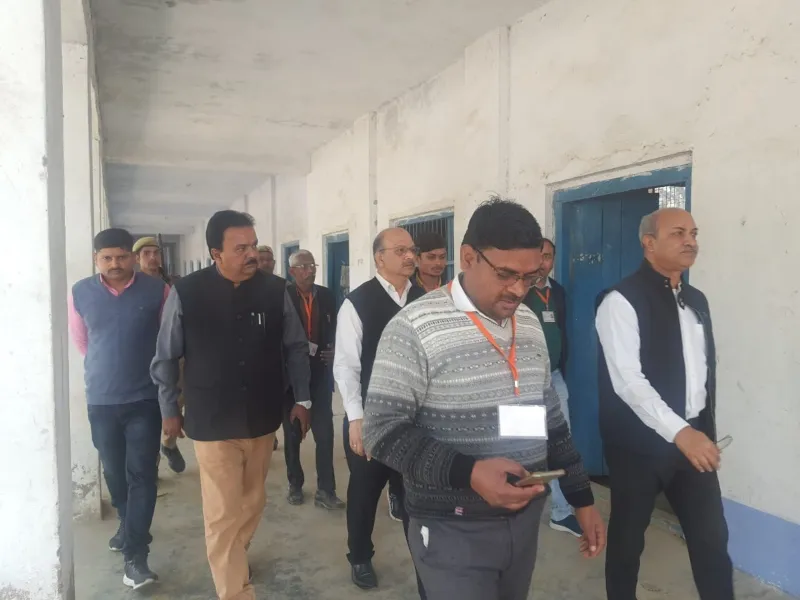 Up Board Exam 2023: माध्यमिक व बेसिक शिक्षा सचिवों ने किया परीक्षा केंद्रों का निरीक्षण