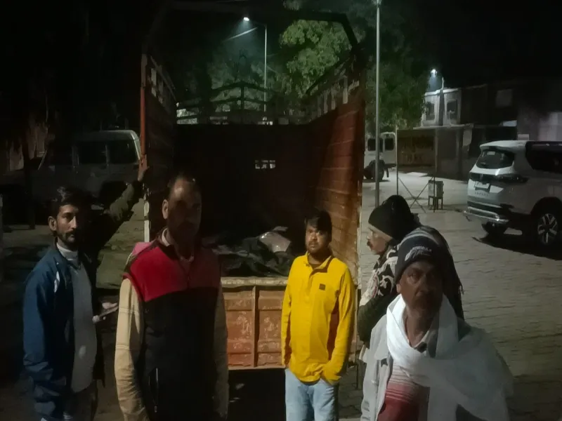 बहराइच में बड़ा सड़क हादसा, पिकअप की टक्कर से चाचा-भतीजे की मौत
