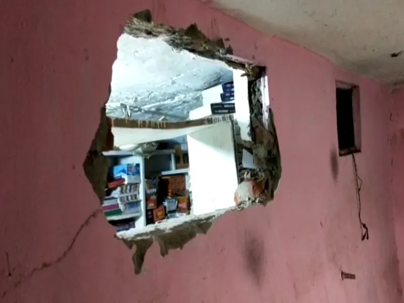 Hardoi Crime: चोरों के हौसले बुलंद, सर्राफा दुकान में सेंध लगा कर हुई लाखों की चोरी