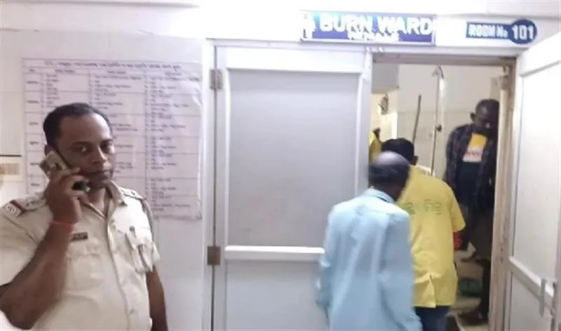 ओडिशा: दो बच्चे समेत परिवार के चार सदस्य तेजाब हमले में झुलसे 