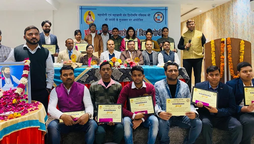 बरेली: संत रविदास की जयंती पर मेधावी छात्राें को किया सम्मानित