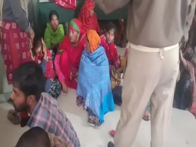 आगरा में पकड़े गए बांग्लादेशी, घरों में लगा है DTH और पक्का बिजली Connection 