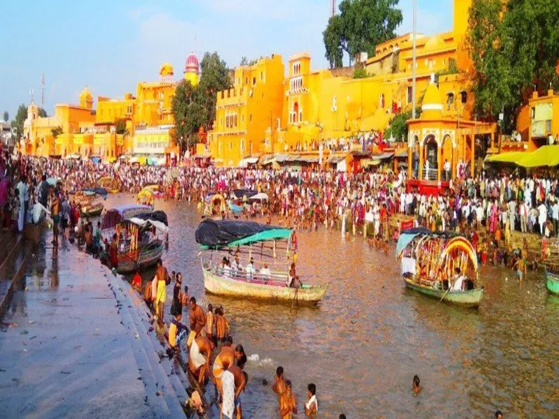 सोमवती अमावस्या पर लाखों श्रद्धालुओं ने लगायी मंदाकिनी में आस्था की डुबकी 