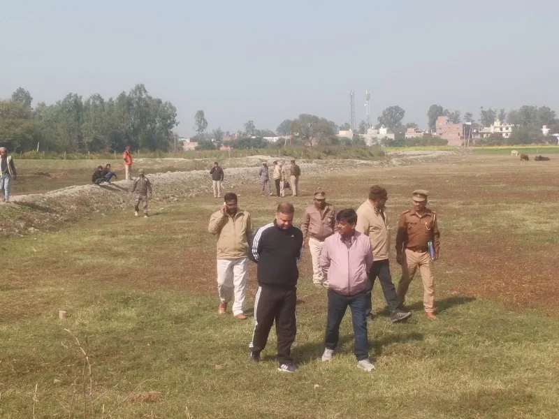 रायबरेली: सारस की मौत के बाद तालाब के किनारे मृत मिले दर्जनों पक्षी, अधिकारियों ने की जांच 