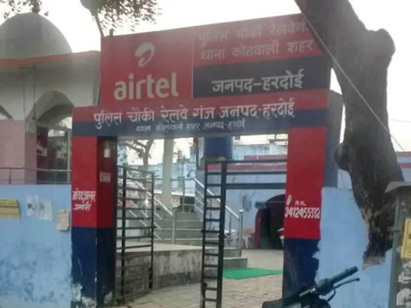 हरदोई में दिनदहाड़े पुलिस चौकी के सामने युवक से छीने 40 हजार रुपये, CCTV खंगाल रही पुलिस   