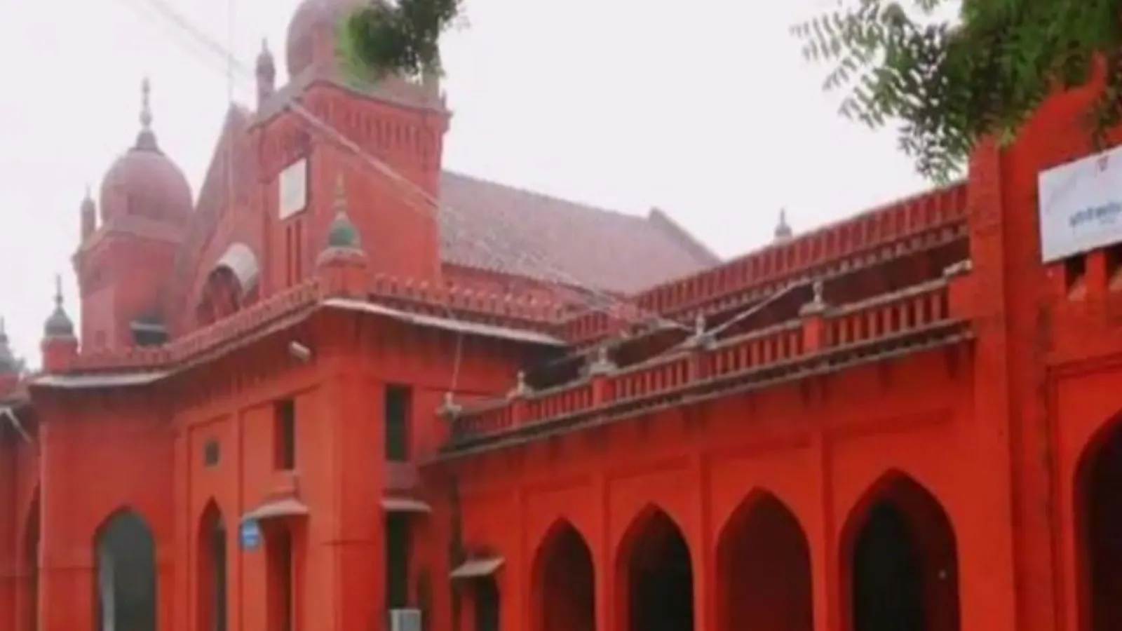 बरेली : छात्रा से बात करने पर शिक्षक ने टोका तो भड़का छात्र नेता, धमकी देते हुए किया हंगामा 