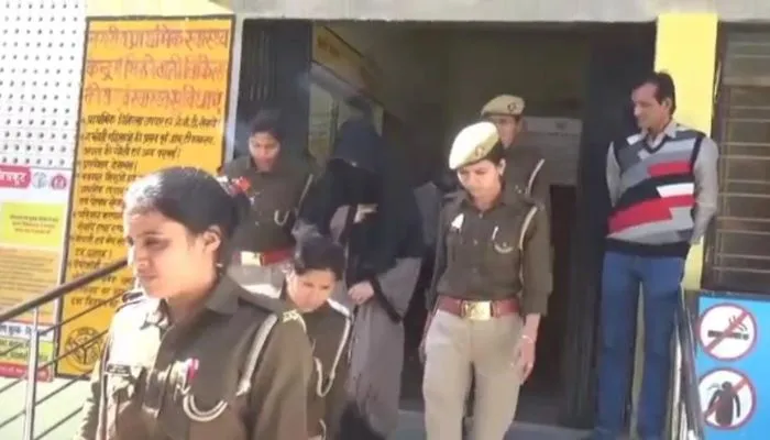 Chitrakoot News : Abbas Ansari को फरार करने की साजिश में थी निकहत, FIR में कई गंभीर आरोप