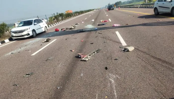 Unnao Accident : Lucknow Agra Expressway पर टायर फटने से बेकाबू कार दूसरी कार से टकराई, पांच की मौत