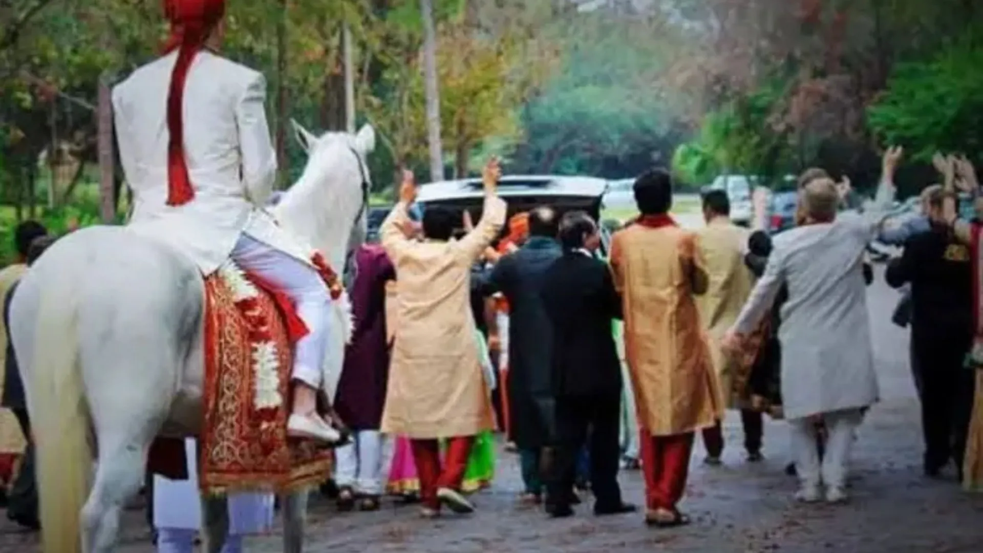  जीप चलती छोड़ बारात के साथ नाचने लगा ड्राइवर, हादसे में दो लोगों की मौत, आठ घायल 