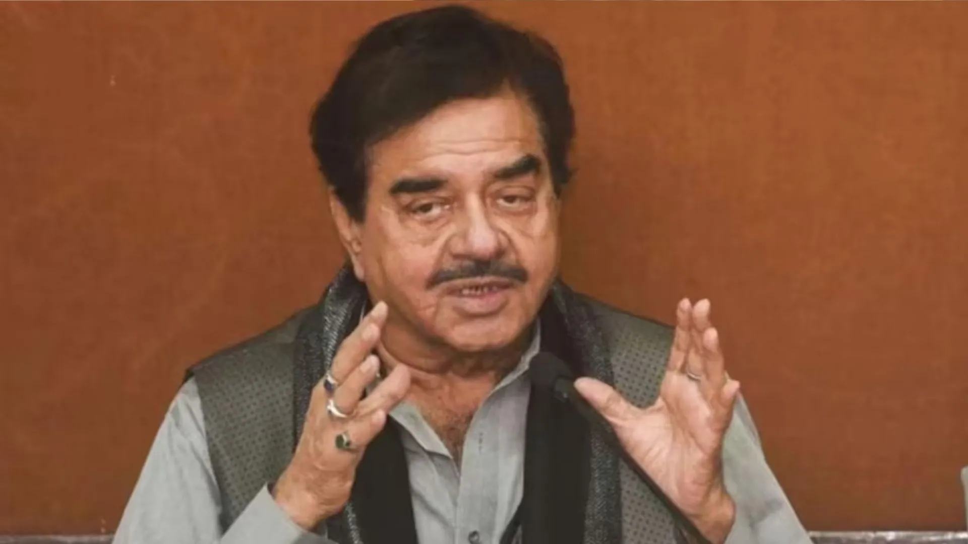 मायने यह रखता है कि किसे प्रधानमंत्री के रूप में वापसी करने से रोका जाए: शत्रुघ्न सिन्हा 