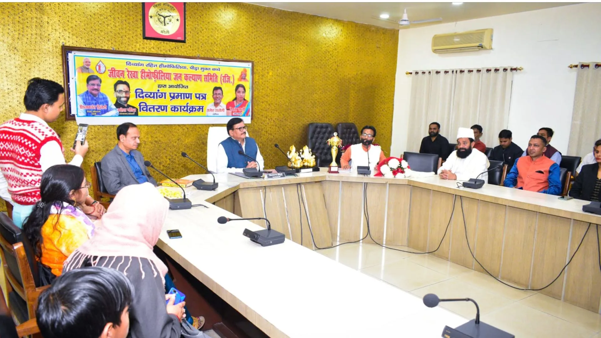 बरेली: Hemophilia दिव्यांग प्रमाण पत्र वितरण-जागरूकता समारोह संपन्न, DM ने 40 मरीजों को दिया Certificate 