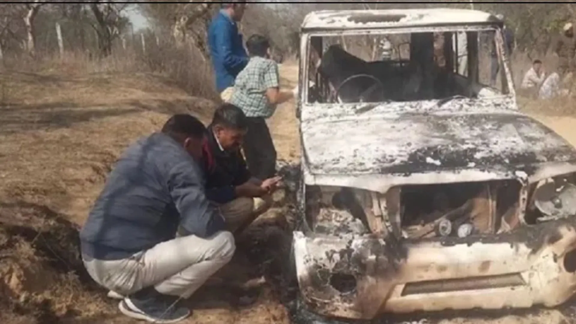 जले हुए शव मिलने का मामला, नूंह में नवजात बच्चे के शव को पोस्टमॉर्टम के लिए बाहर निकाला गया 