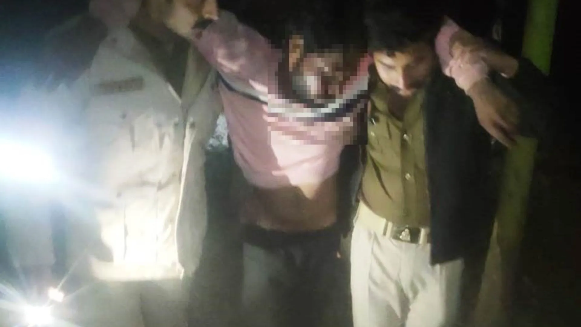 बरेली: पुलिस और गौवंशीय तस्करों के बीच मुठभेड, सिपाही और एक गौ तस्कर घायल