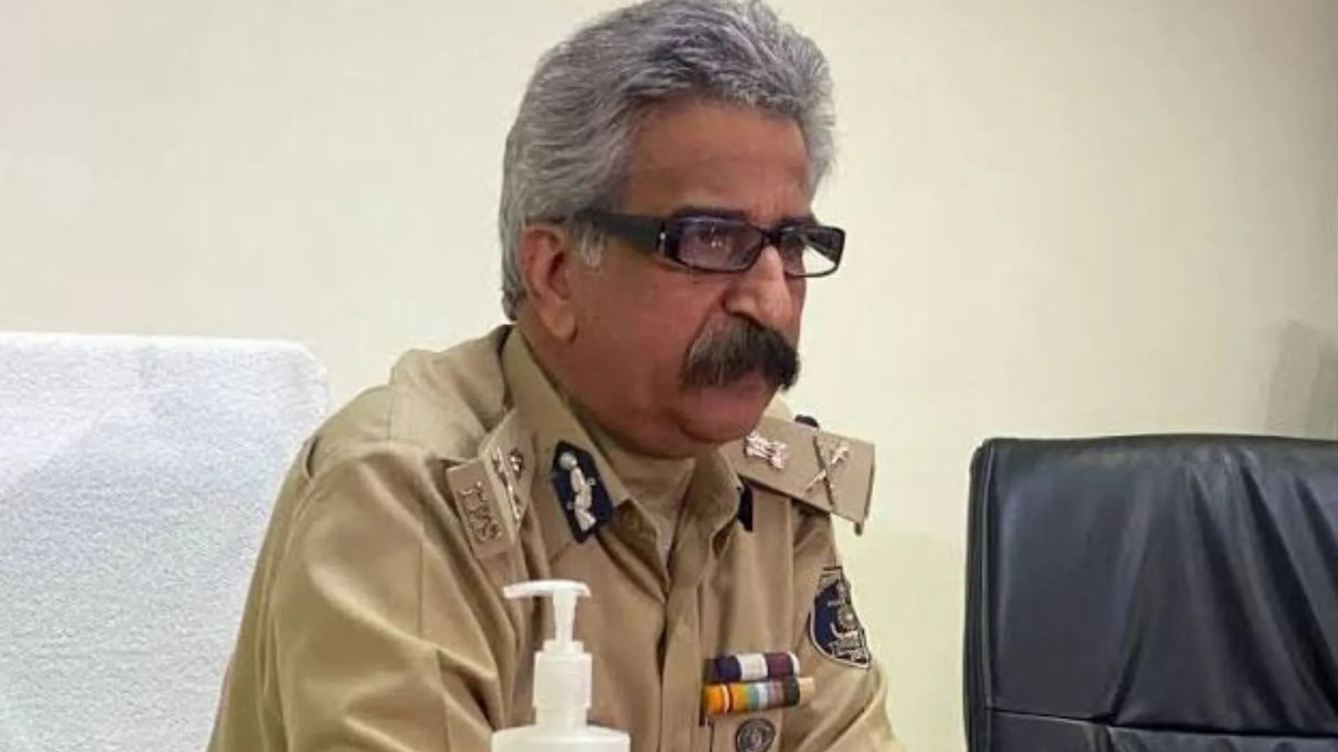 छत्तीसगढ़: अशोक जुनेजा ने नारायणपुर में नक्सल अभियान का लिया जायजा