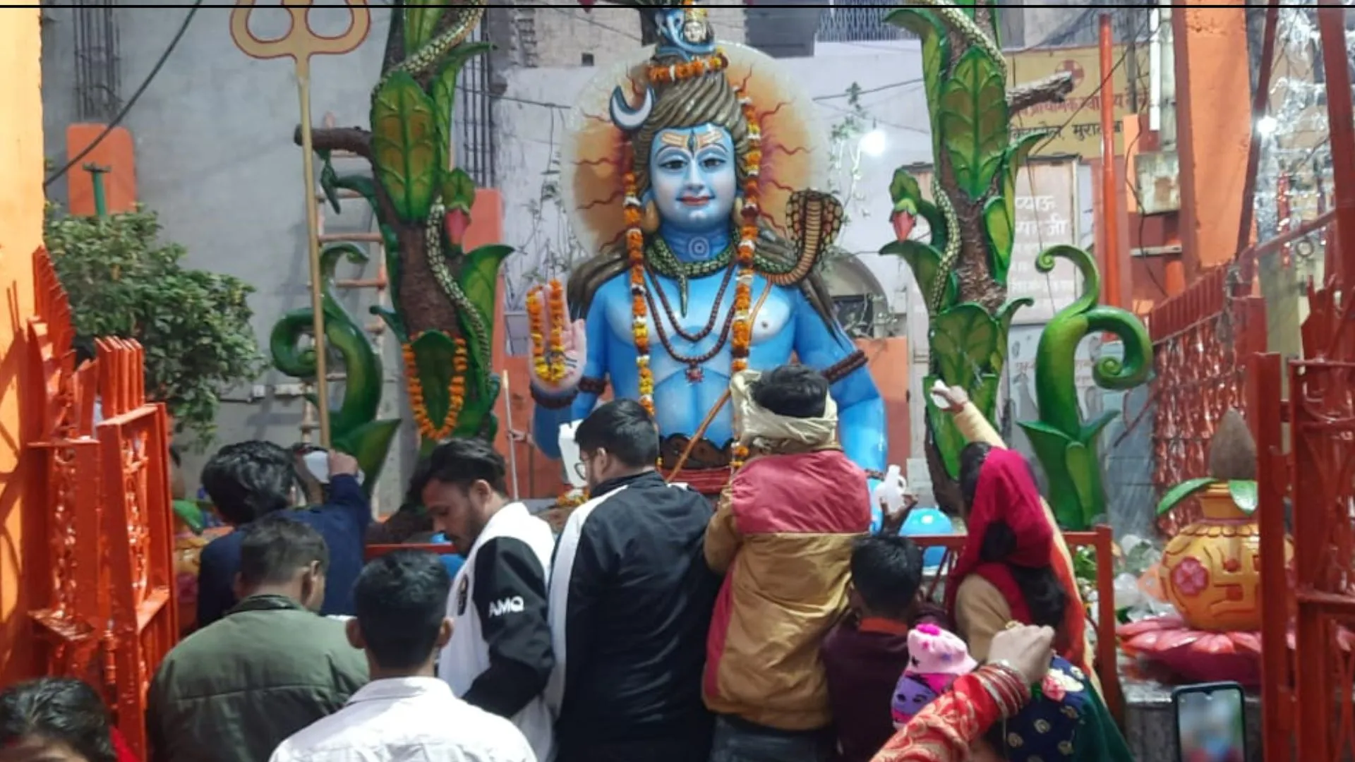 मुरादाबाद : महाशिवरात्रि पर शिव मंदिरों पर उमड़ा आस्था का सैलाब, हर-हर महादेव की गूंज