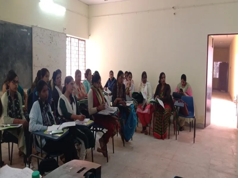 अयोध्या: एएनएम को दिया जा रहा व्यावहारिक प्रशिक्षण