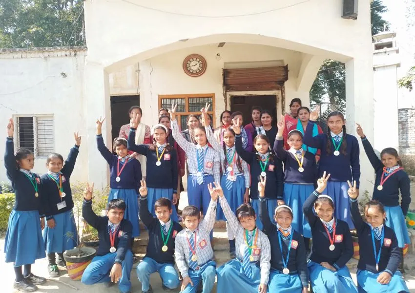 अयोध्या: प्रतियोगिता में अव्वल आने वाले बच्चों को मिला सम्मान 