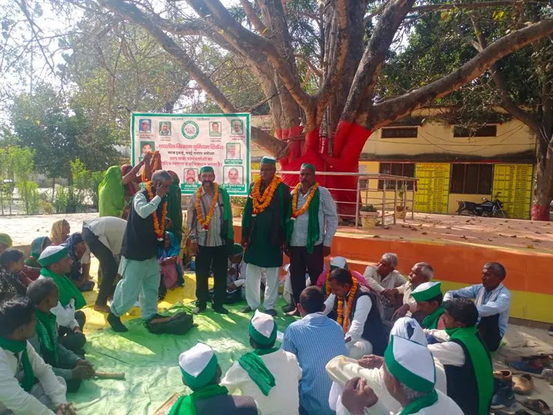 अयोध्या:  मवई ब्लॉक मुख्यालय पर भाकियू ने शुरू किया अनिश्चितकालीन धरना