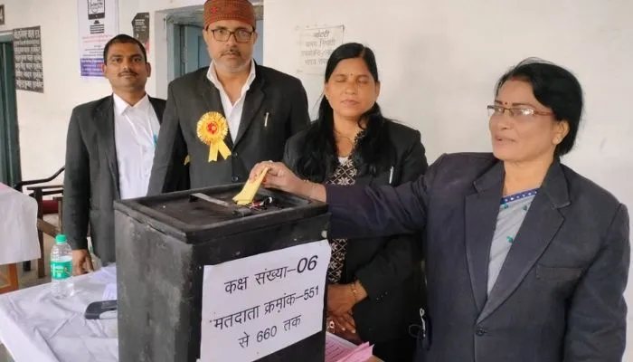 Banda News : जिला अधिवक्ता संघ चुनाव में बंपर वोटिंग, 86.6 फीसद हुआ मतदान
