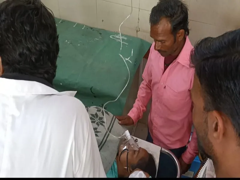 बहराइच: दीवार गिरने से मां-बेटी घायल, लखनऊ रेफर