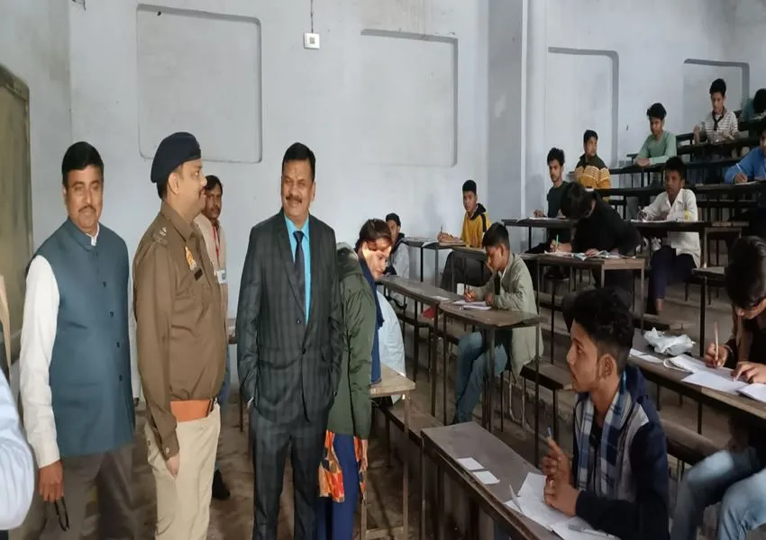 UP Board Exam: शांतिपूर्ण माहौल में हुई पहले दिन की पहली पारी की बोर्ड परीक्षा, छह फीसदी छात्र रहे अनुपस्थित