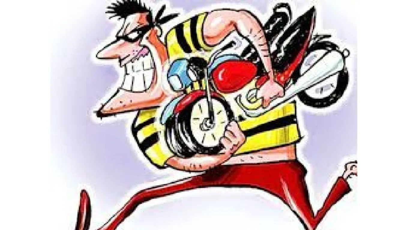 रुद्रपुरः दिनदहाड़े दो बाइक चोरी होने से हड़कंप, मामला दर्ज