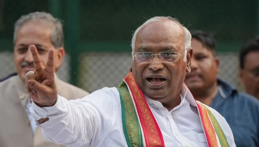 मल्लिकार्जुन खरगे ने नरेंद्र मोदी सरकार पर लगाया अदाणी को बचाने का आरोप 