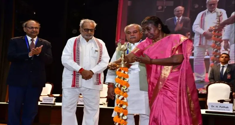 राष्ट्रपति का कृषि वैज्ञानिकों से जलवायु परिवर्तन की चुनौतियों से निपटने और पारिस्थितिकी संतुलन का आह्वान