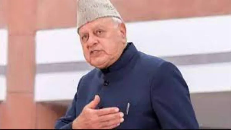 केंद्र दुनिया को बेवकूफ बनाने के लिए राज्य की बहाली की नौटंकी कर रही: फारूक अब्दुल्ला