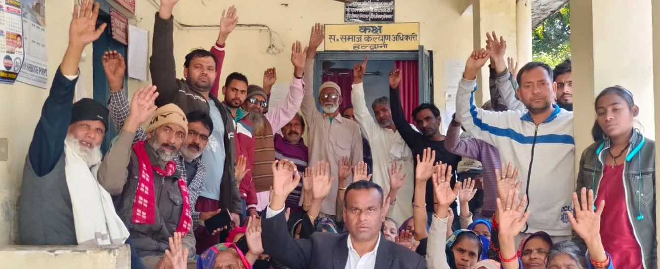 हल्द्वानीः तहसील दिवस में नहीं मिले अधिकारी, फूटा गुस्सा 