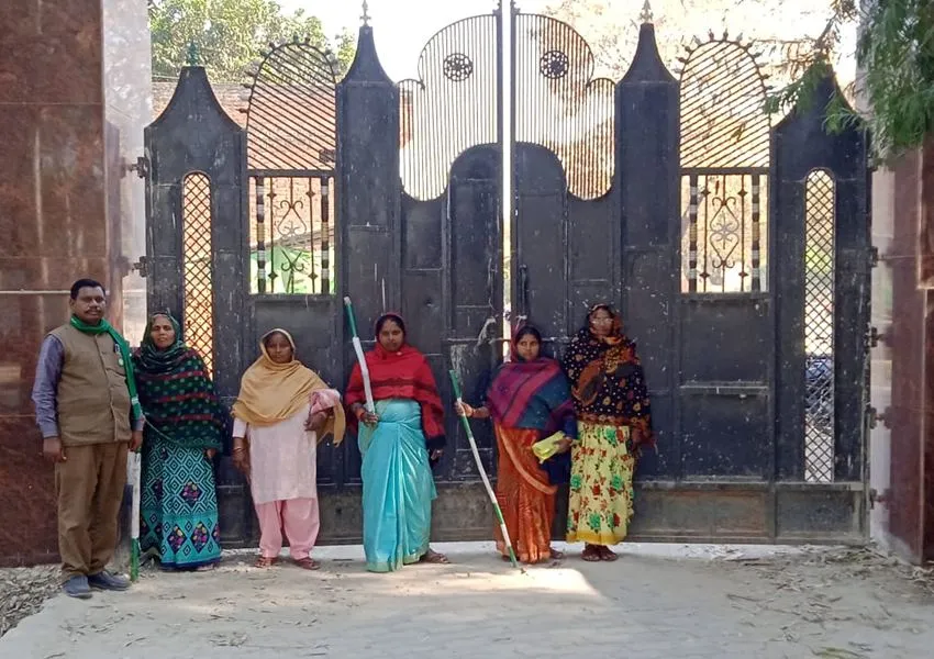 अयोध्या: भाकियू ने ब्लॉक के गेट पर जड़ा ताला, आश्वासन के बाद माने  