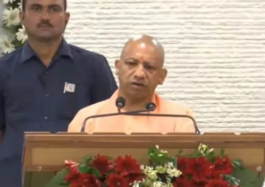 पं. दीनदयाल उपाध्याय की जयंती पर सीएम योगी ने दी श्रद्धांजलि, बोले- पीएम मोदी ने पंडित जी का सपना पूरा किया 