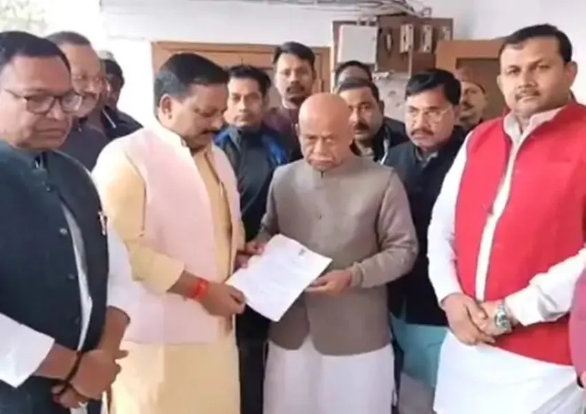 Video: BJP से  इस्तीफा देते समय रो पड़े पूर्व केंद्रीय मंत्री शिव प्रताप शुक्ला, बोले- ये मेरे लिए कठिन समय  