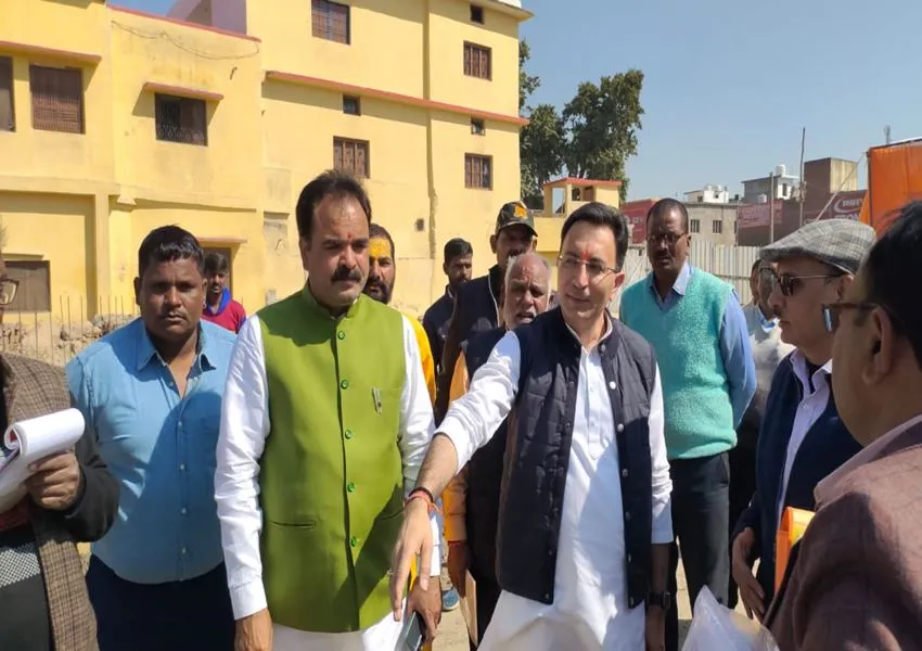 अयोध्या: तीनों पथ पर सुस्त निर्माण देख बिफरे लोनिवि मंत्री, डेडलाइन से पहले काम निपटाने के दिए निर्देश