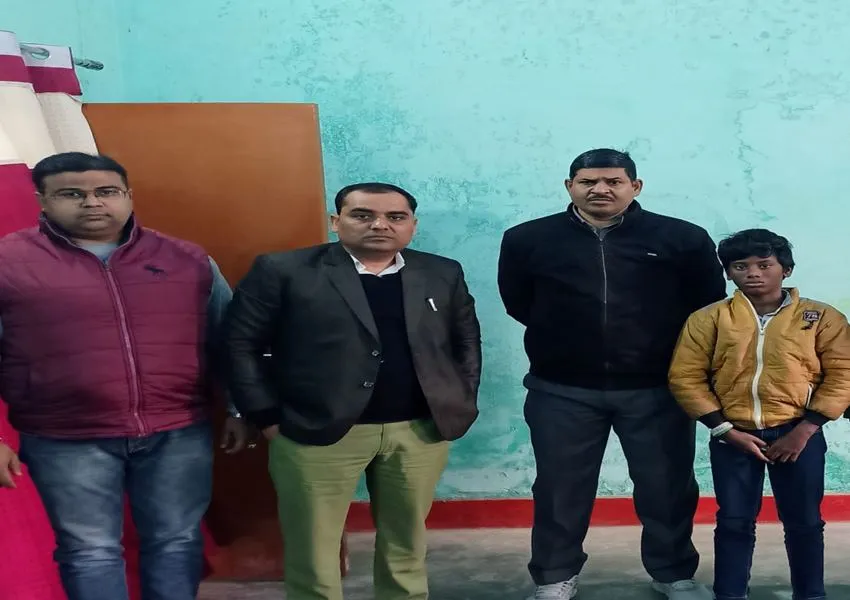 अयोध्या: परिवार को सौंपा गया चेन्नई से अयोध्या पहुंचा 13 साल का वाहिद