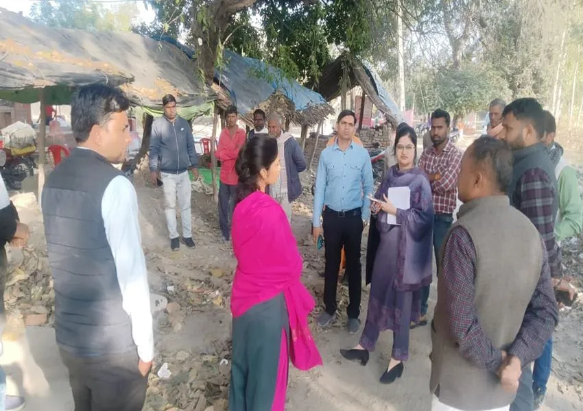 अयोध्या: डीपीआरओ को जांच में अधूरा मिला सामुदायिक शौचालय व पंचायत भवन