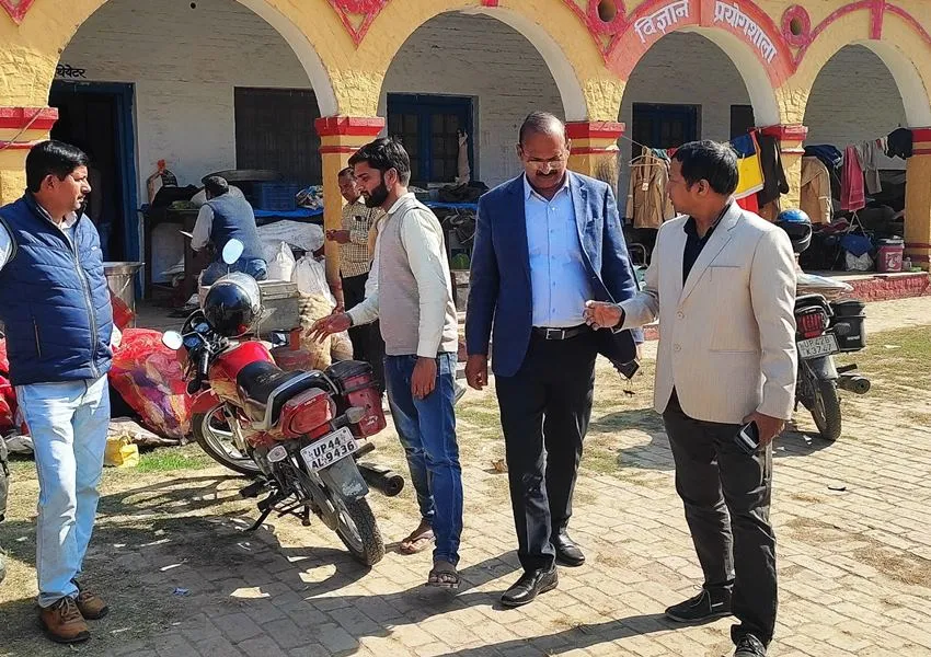 सुलतानपुर: विद्यालयों को मिलने लगे प्रवेश पत्र, शनिवार से छात्रों को होगा वितरण, 52 केंद्रों पर पहुंच गई उत्तर पुस्तिकाएं